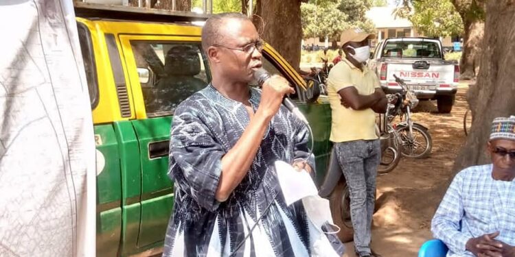 S/R:GHC13m Salaga/Kpembi Town Roads Handed Over To Contractor