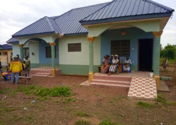 MEMBER OF PARLIAMENT FOR SALAGA-SOUTH CONSTITUENCY JOINS FORMER MP TO COMMISSION CHIPS COMPOUND FOR BUMA RESIDENTS.