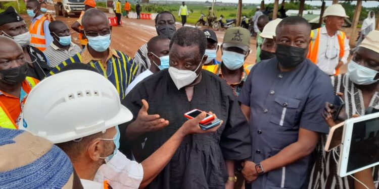 Roads minister inspects works at Buipe tollbooth, orders closure for 4 weeks.