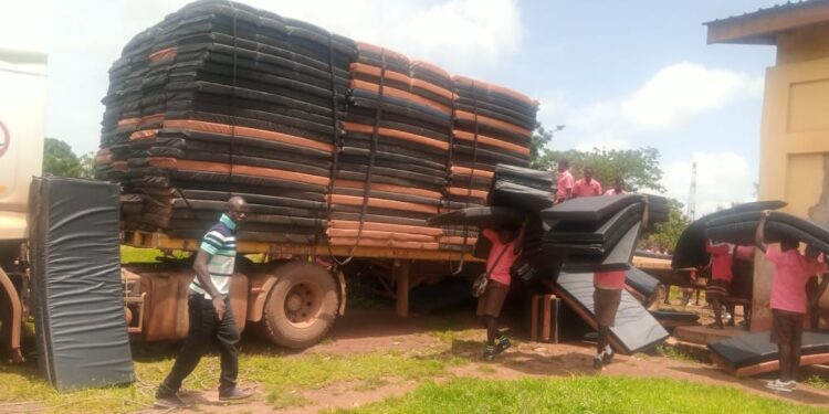 Salaga SHS Takes Delivery of 500 Single Students Mattresses From Government