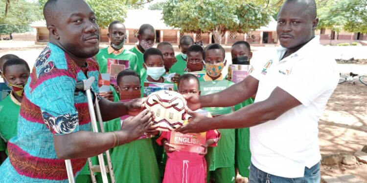 Damongo:Assembly Member hands over learning materials and sports equipment to schools in his electoral area