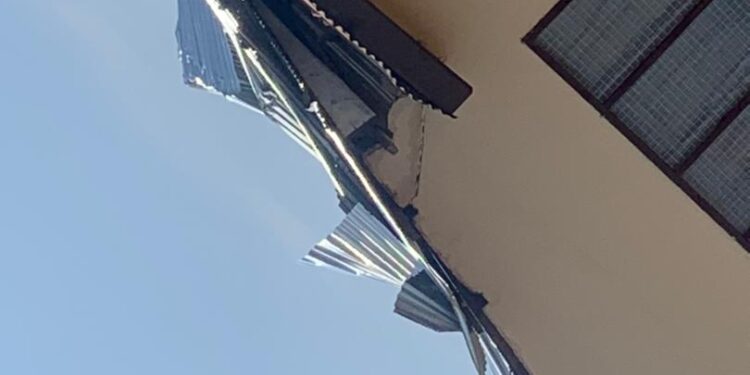 Health:Rain storm rips off parts of delivery, maternity and antenatal wards at Busunu health center