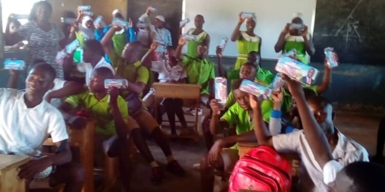 Damongo MP donates mathematical sets to 798 BECE candidates in his constituency