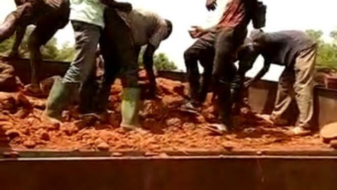 NDC Chairman and party youth fix Daboya – Tachali road for road users in the north Gonja district.