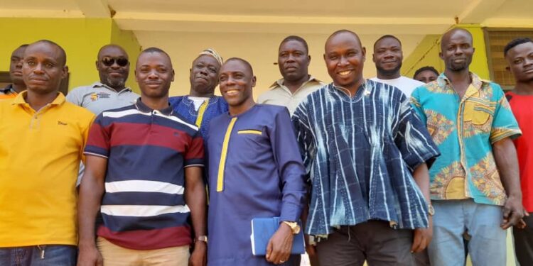 West Gonja Municipal Chief Executive meets transport operators in Damongo over recent fare hikes.