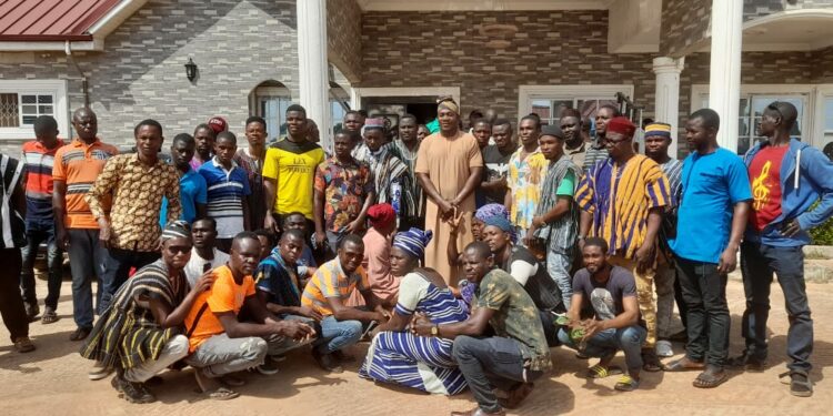 Groups from Yapei/Kusawgu pleads with Muftawu Habibu to contest constituency seat as an independent candidate.