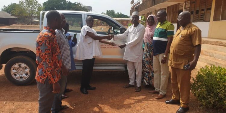 West Gonja MCE hands over GES pick up after rehabilitation works by Damongo MP