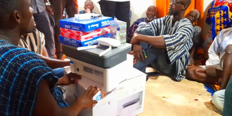 Group in Gonjaland donates office equipment to Yagbonwura, assigns warriors to guard palace.