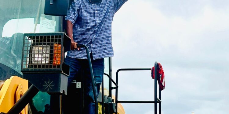 Daboya/Mankarigu: NDC Parliamentary Candidate begins rehabilitation of damaged roads in the area.