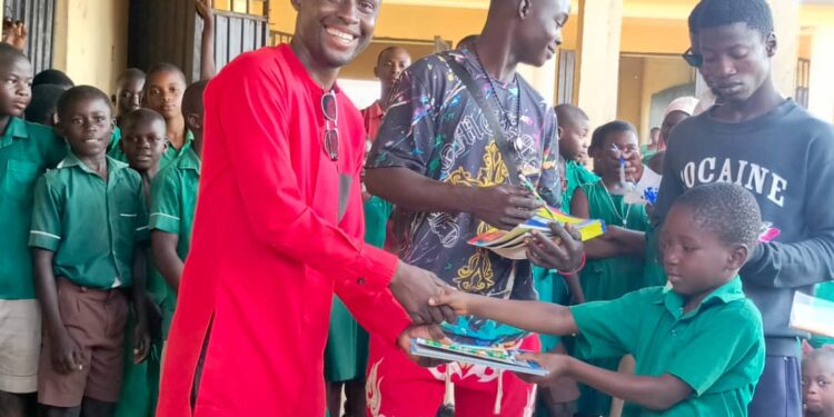 Assemblyman for Canteen supports brilliant but needy students in three primary schools