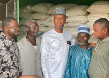 Bole-Bamboi MP Dr. Yussif Sulemana Supports Farmers With 500 bags of Fertilizers At Laribanga