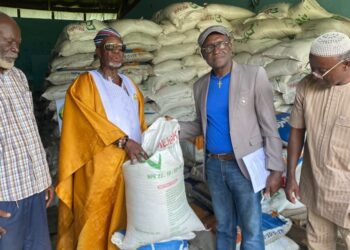 Agric Minister Donates 5,000 Bags of Fertilizer to Boost Savannah Farmers Brigade.